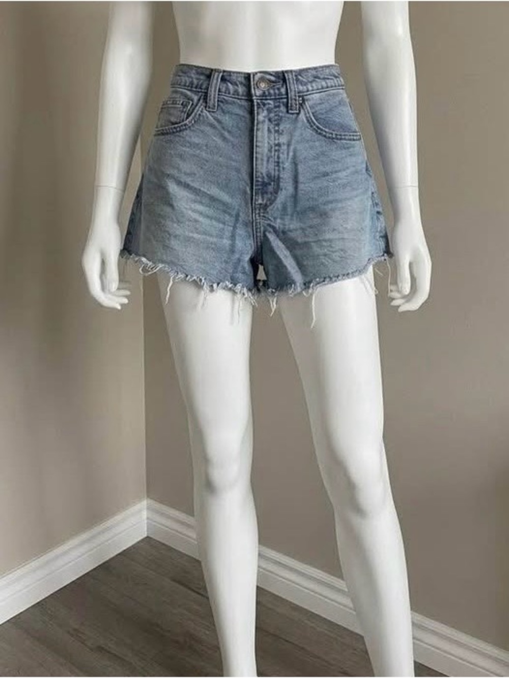 Universal Thread High Rise 90s Cutoff Jean Shorts Light Wash Raw Hem Women 4/R
